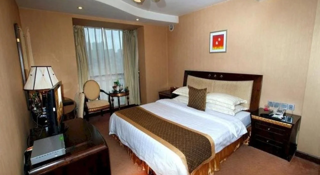 Donghe Yindu Hotel, Забронировать Отель Отели Чунцин 3 звезды, рядом с Hongqihegou Metro Station, 3*