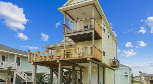 Sunflower Surf by Ryson Vacation Rentals