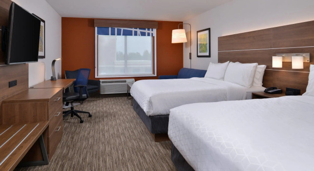 Четырёхместный номер Standard Holiday Inn Express & Suites - Marshalltown by IHG