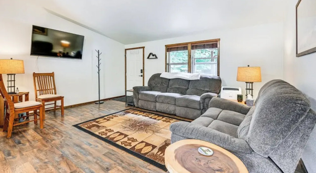 Gateway to Mt Rainier: Riverfront Haven w/ Hot Tub