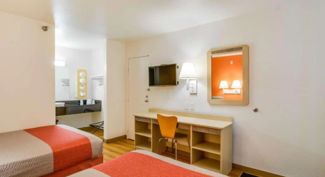 Четырёхместный номер Standard Motel 6-Rolling Meadows, IL - Chicago Northwest