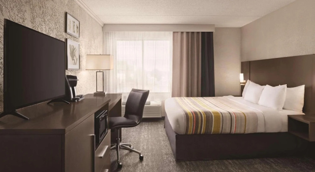 Двухместный люкс Country Inn & Suites by Radisson, Mt Pleasant-Racine West, WI