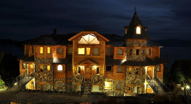 Lirolay Suites