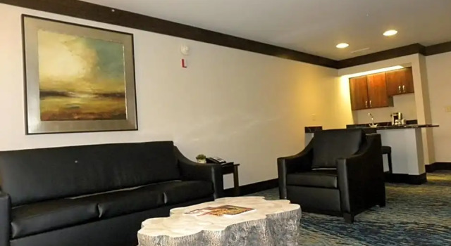 Двухместный люкс с балконом Ute Mountain Casino Hotel