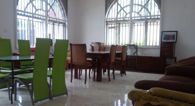Paris Apartment, Buchen Sie Ferienwohnung Hotels in Ibadan mit Pool, Schwimmbad