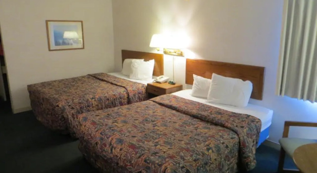 Waterfront Inn Mackinaw City, Забронировать Отель Отели Макино-Сити с бассейном, рядом с Гольф-клуб Animal Tracks Adventure, Бассейн