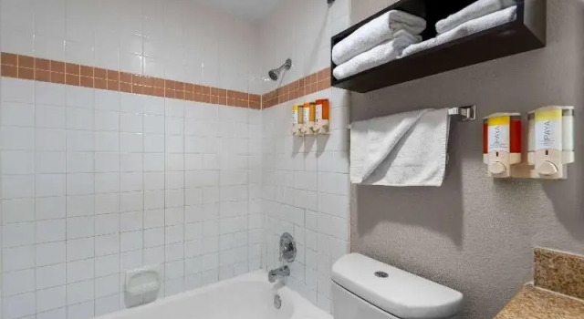 Двухместный номер Standard с балконом и с видом на океан Howard Johnson by Wyndham Santa Cruz