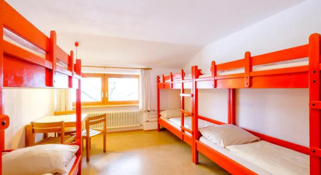 Кровать в общем номере с 6 комнатами DJH Jugendherberge Pottenstein