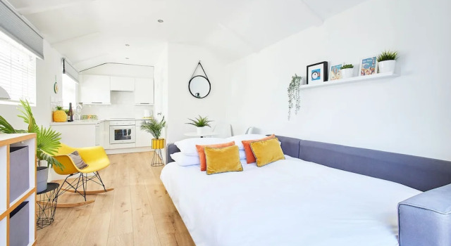 Host Stay Sunnyside Studio