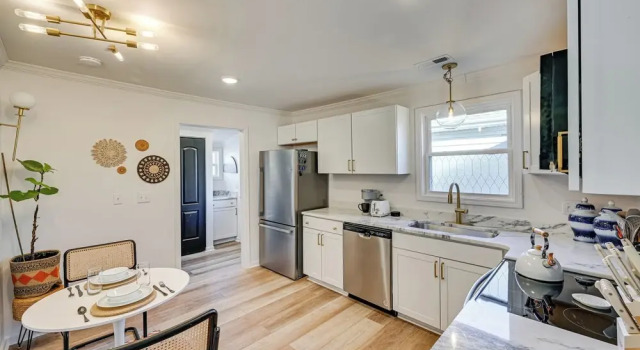 Коттедж < 3 Mi to Dtwn: Modern Cottage in Greenville!