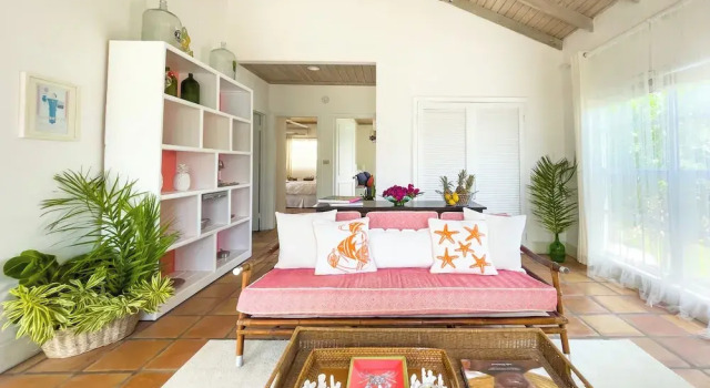 Ultra-Luxury Escape: New Beachfront Villa, Buchen Sie Villa Villen in Dunmore Town, Villa