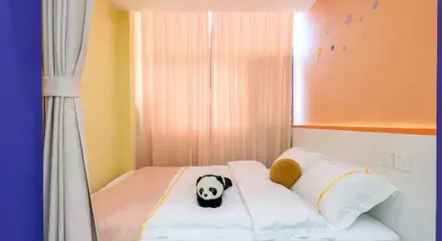 Семейный люкс с 2 комнатами Panda Youkong Designer Suite Homestay (Chengdu Panda Base)