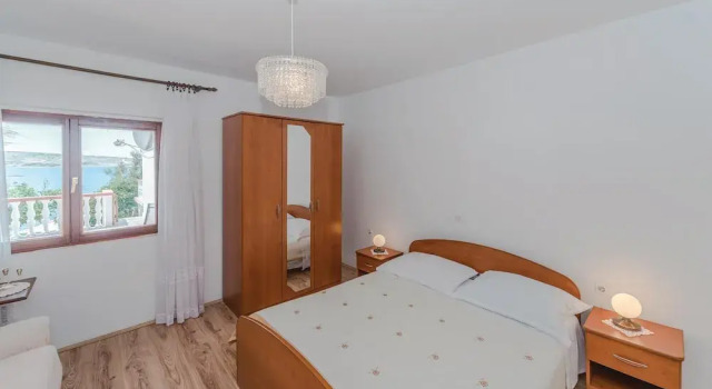 Nice Home in Kustici With Wifi and 3 Bedrooms, Boek Hotel Kustici Pag
