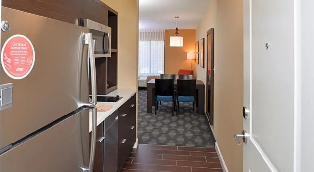 Четырёхместный люкс TownePlace Suites by Marriott Detroit Belleville