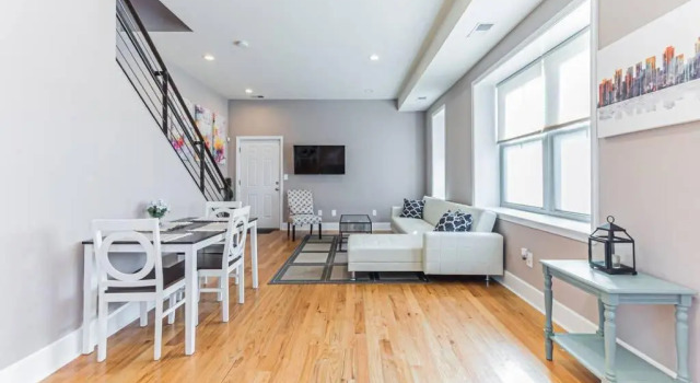 Fire Pit -Roof Deck- Parking -Penn-CHOP-Sleeps 7