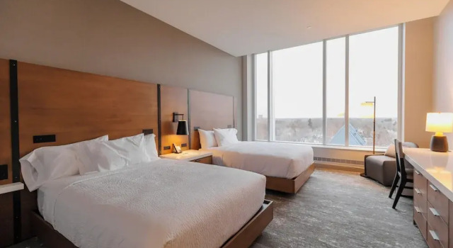 Четырёхместный номер Standard с видом на город Highpoint Hotel