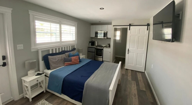 Buccaneer Bungalow - Studio Apartment - South End of Island Close to the Beach
