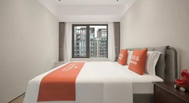 Люкс с 3 комнатами с балконом Lai Ka Mei Su Min Su Hotel (Sanya Joy City Sea Travel Duty Free City Branch)