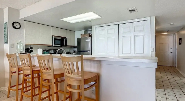Watch the Dolphins Play Beachfront Chadham-by-the-sea 318, Prenota Hotel New Smyrna Beach 
