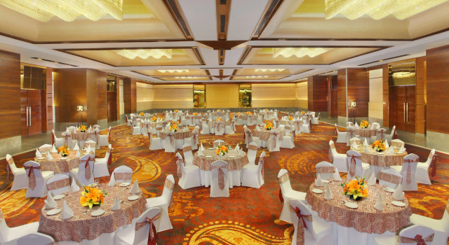 Radisson Blu Jammu, Забронировать Отель Джамму Джамму и Кашмир, рядом с Железнодорожный вокзал Джамму-Тави