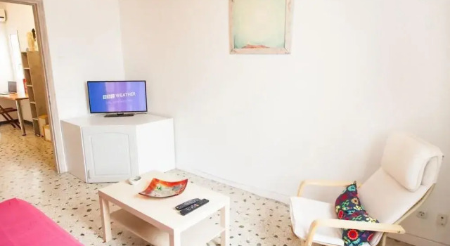 Beautiful Apartment Near KeramikosSubway