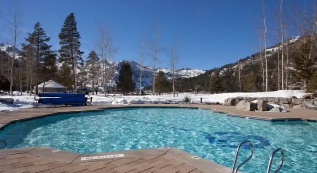 Resort at Squaw Creek Studio 812, Забронировать Курортный отель Отели Олимпик-Вэлли с парковкой, рядом с Squaw Creek Golf Course, Парковка