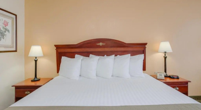 Номер Standard Days Inn by Wyndham Asheville West