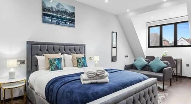 Апартаменты Stylish King Size Bed Studio Near Central London