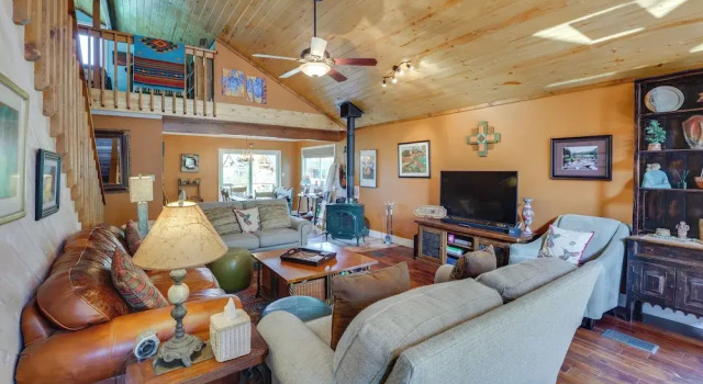 Коттедж Walk to Main St: 'mountain Creek Home' w/ Gameroom