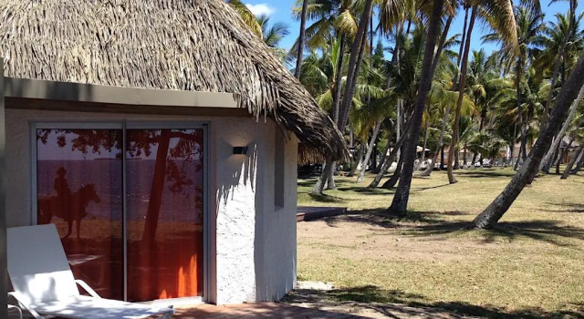 Бунгало с видом на воду Hotel Koulnoue Village