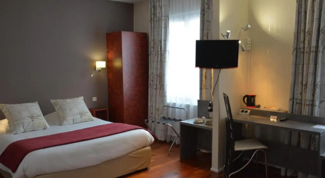Полулюкс Logis Hôtel du Centre - Halte idéale en cyclotourisme avec garage à vélos clos