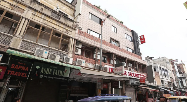 Capital O 1986 Hotel Heritage, Забронировать Отель Отели Нью-Дели с парковкой, рядом с Музей Мадам Тюссо (Нью-Дели), Парковка