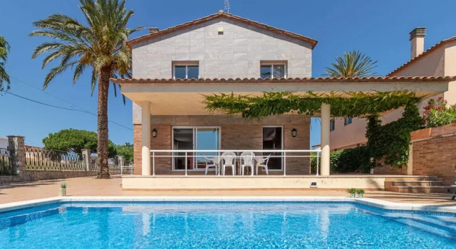 Villa in Empuriabrava With Private Pool
