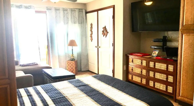 Da Kona West 305, Забронировать Отель Отели Каилуа-Кона с парковкой, рядом с Дворец Хулихи, Парковка