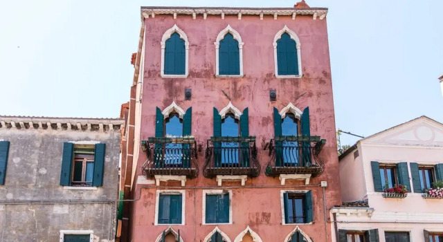 20 Windows on Venice