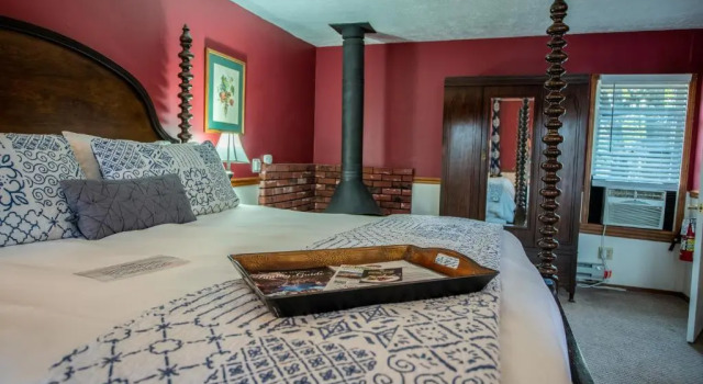 5 Ojo Inn Bed and Breakfast, Забронировать Отель Отели в центре Юрика-Спрингса с завтраком, отели в центре Юрика-Спрингса с завтраком