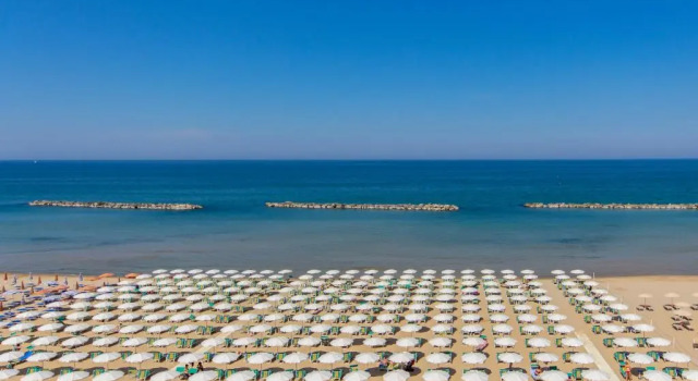 Четырёхместный номер Standard с балконом и с видом на море Hotel Presidents