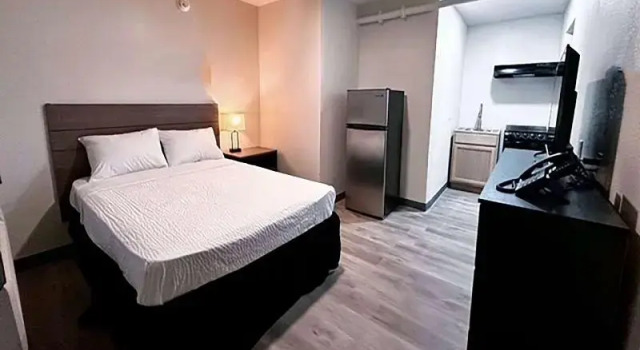 Люкс Studio City Suites, A Travelodge By Wyndham