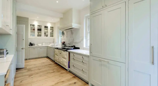 Коттедж Beautiful Family Home w Garden Pool - Wimbledon