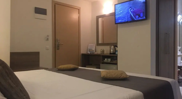 Двухместный номер Standard с балконом Voula Hotel