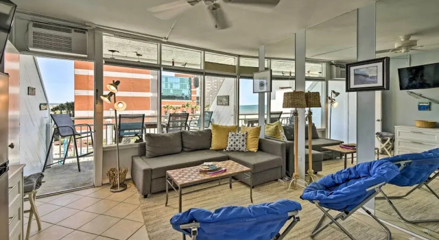 Апартаменты с балконом Oceanfront Resort Studio on Virginia Beach!