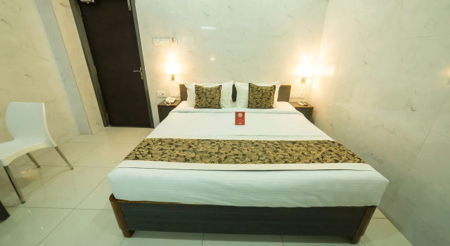 OYO Flagship 9352 Hotel SRC Grand, Varaa Hotelli Edulliset hotellit kohteessa Andhra Pradesh