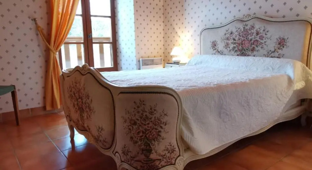 Gîte Allègre, 4 pièces, 6 personnes - FR-1-582-161, Book Hotel Hoteller i Rhône-Alps med parkering, Parkering