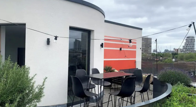 Апартаменты Stylish 2BD Flat With Private Balcony - Battersea