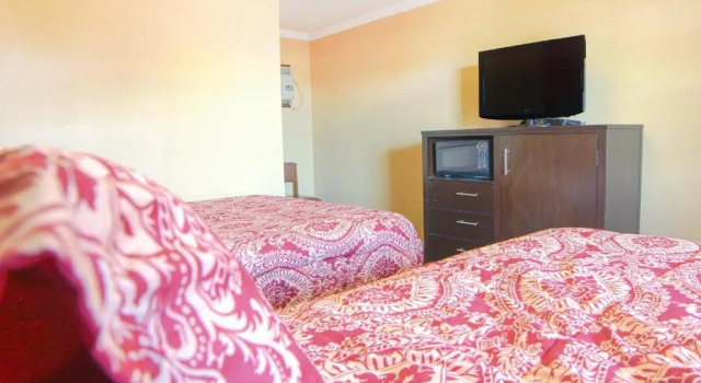 Двухместный семейный люкс Economy Inn By OYO Lockport near Houma
