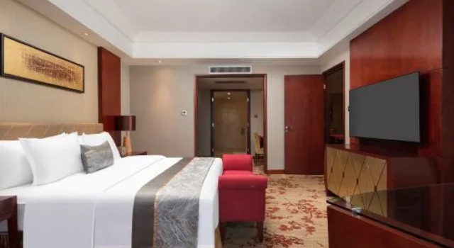 Полулюкс Business Wuhan Soluxe Hotel