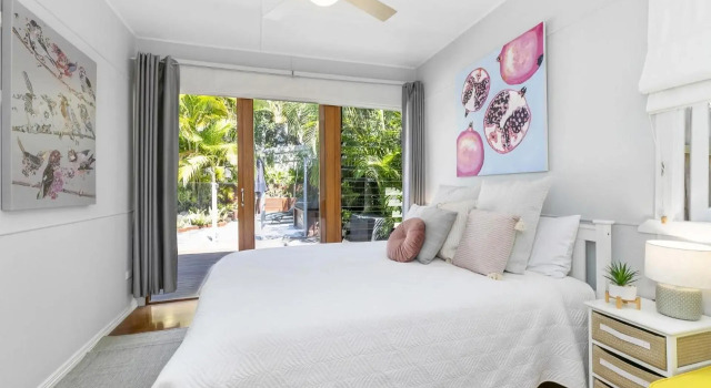 Maher Tce Rainforest Retreat is the Ideal Beach House, Prenota Hotel Sunshine Beach 