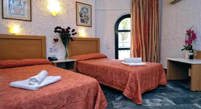 Двухместный номер Standard с балконом Karteros Hotel