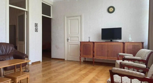 Emmas Guesthouse in Borjomi, Prenota Hotel Hotel a Samckhe Javakheti con parcheggio, Parcheggio