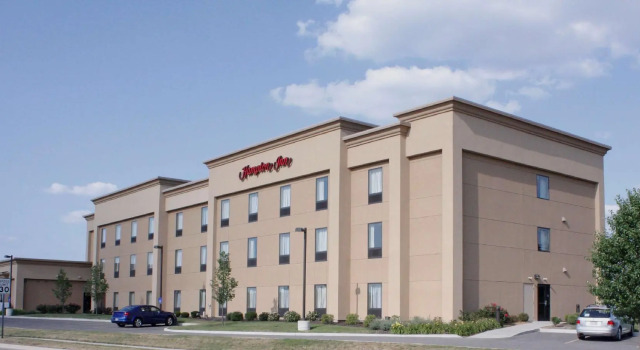 Кровать в общем номере Hampton Inn Auburn
